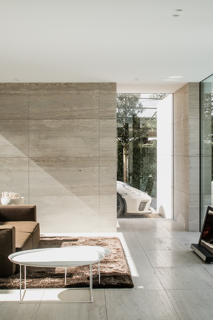 Living area with large stone floor and wall surfaces from Belgian stone atelier Haubrich 